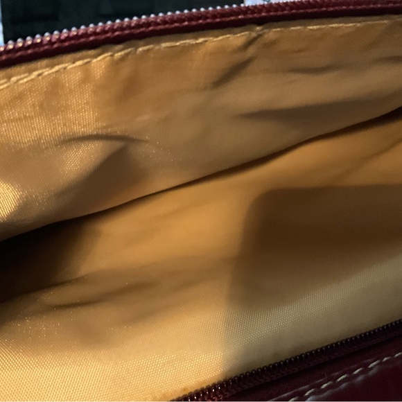 Large carry all bag in burgundy patent - Picture 5 of 16